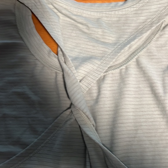 Large sage peloton woman’s workout tank top with twist back - Picture 5 of 5